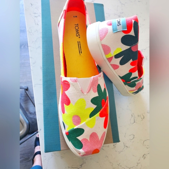 TOMS Alpargata Retro Floral Print - Picture 1 of 5